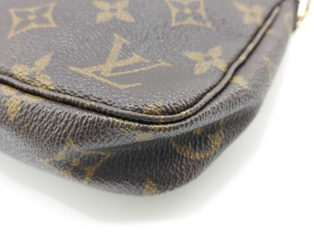 Louis Vuitton Pochette Accessoires Monogram Canvas Medium Bruin