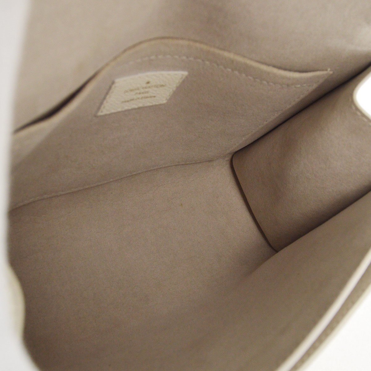 Louis Vuitton Louis Vuitton Mylockme Handbag Leather BB Wit