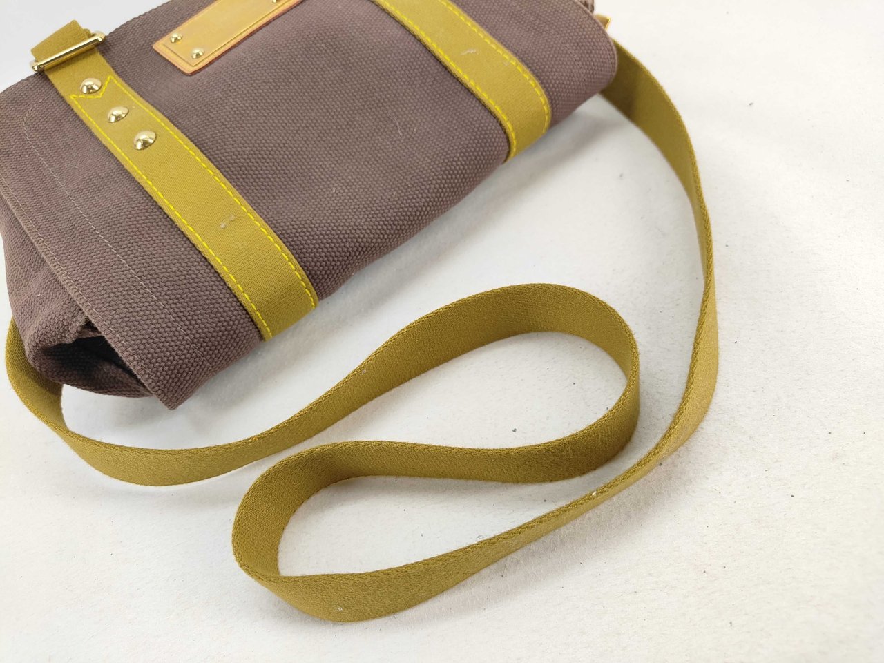 Louis Vuitton Antigua Besace Messenger Canvas Bruin