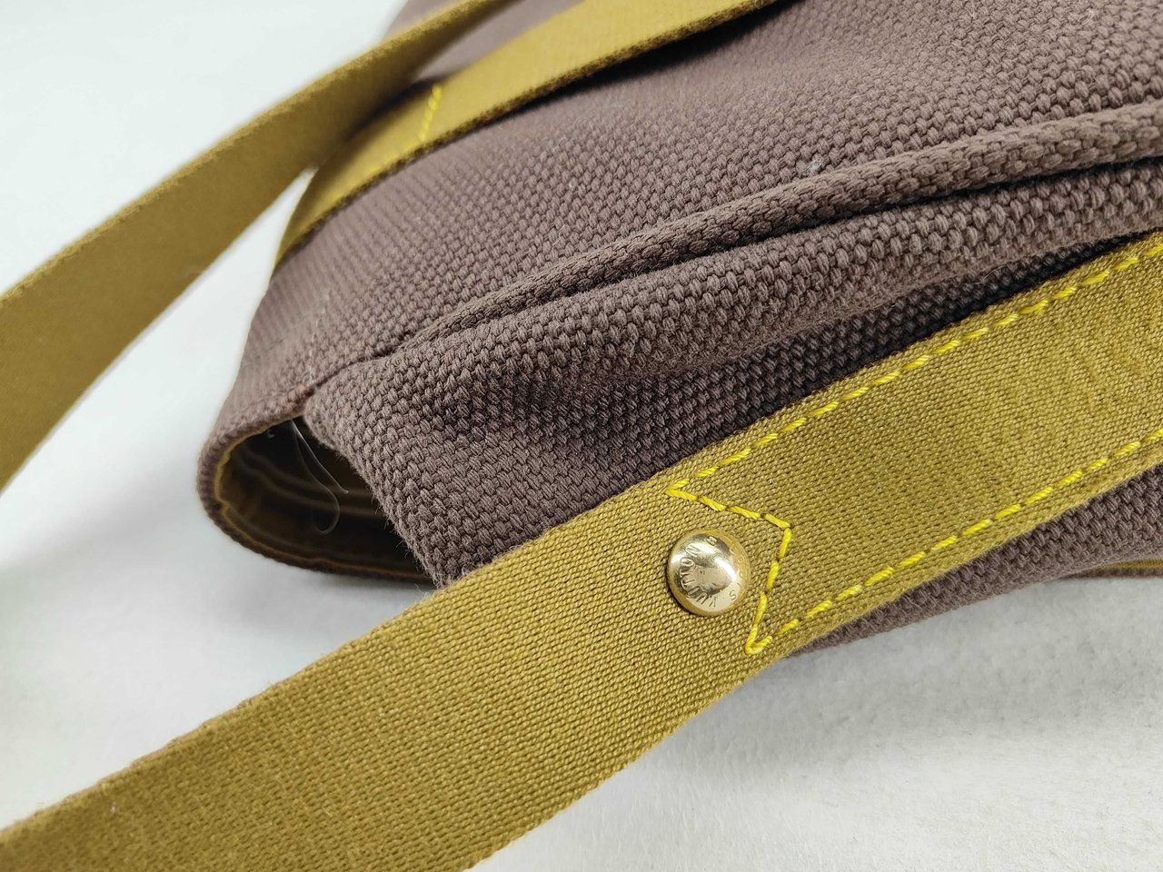 Louis Vuitton Antigua Besace Messenger Canvas Bruin
