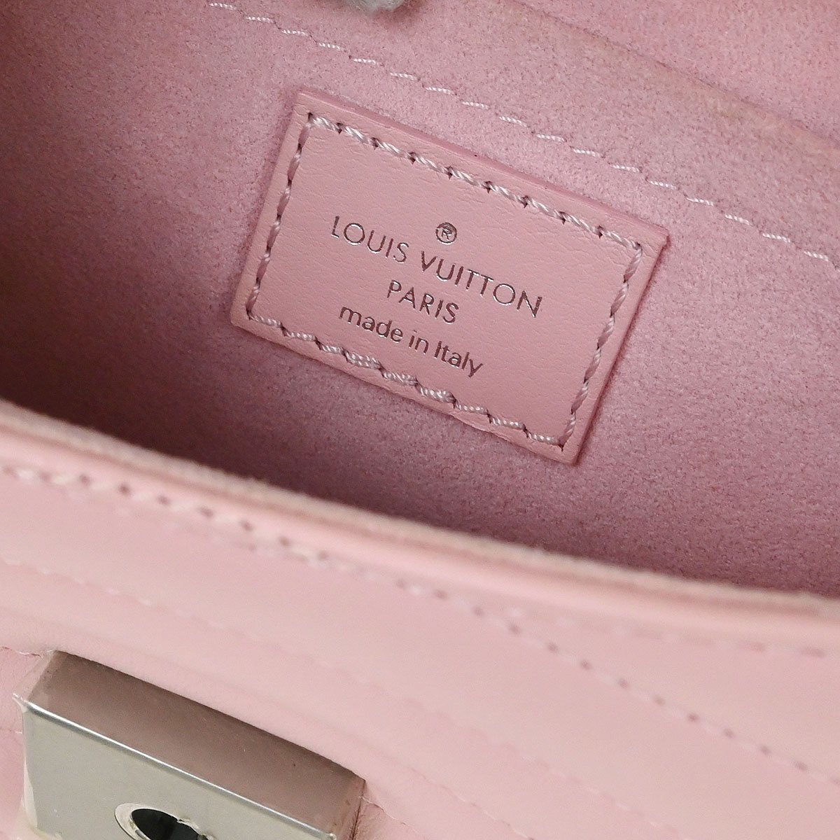 Louis Vuitton Louis Vuitton New Wave Chain Bag Quilted Leather MM Roze