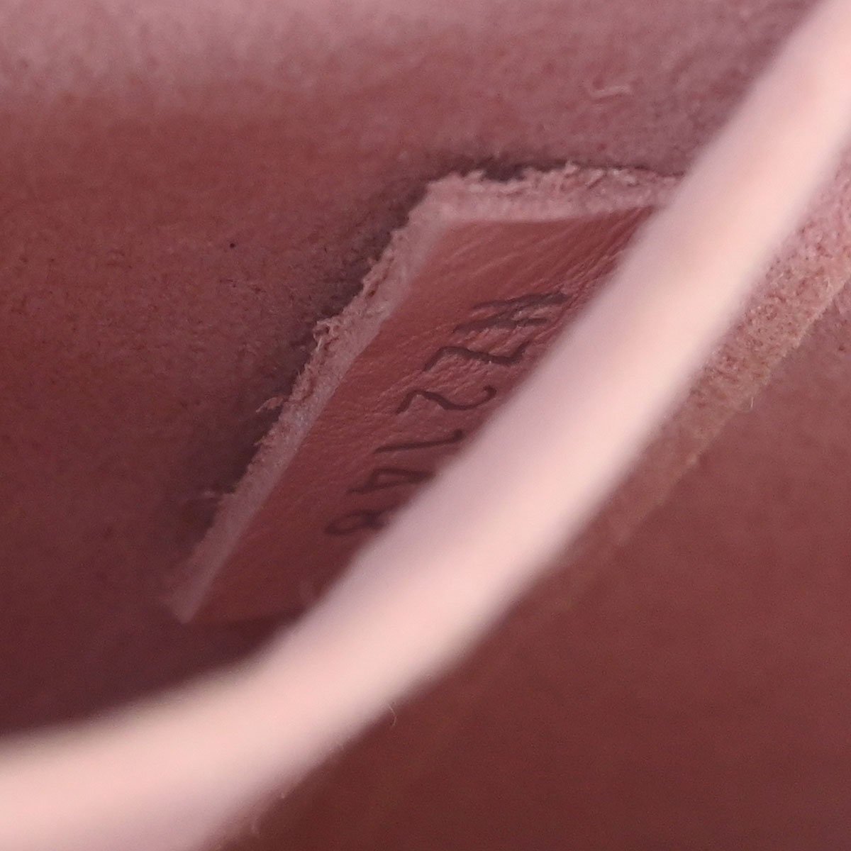 Louis Vuitton Louis Vuitton New Wave Chain Bag Quilted Leather MM Roze