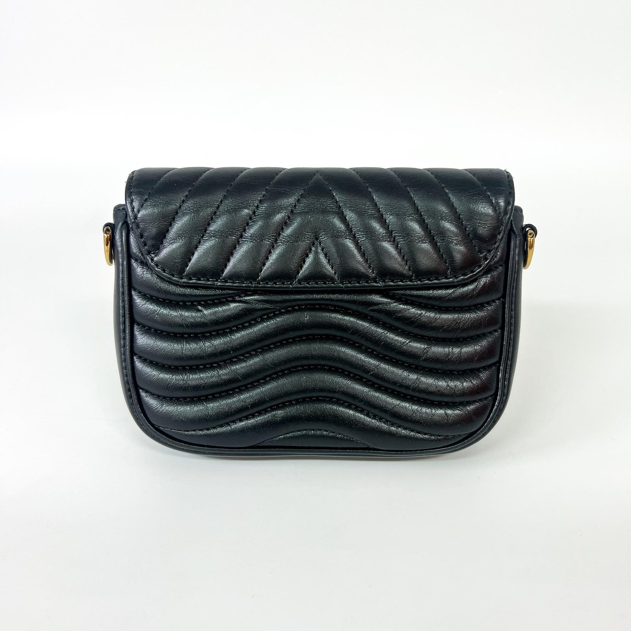 Louis Vuitton Louis Vuitton New Wave Chain Bag Quilted Leather MM Zwart