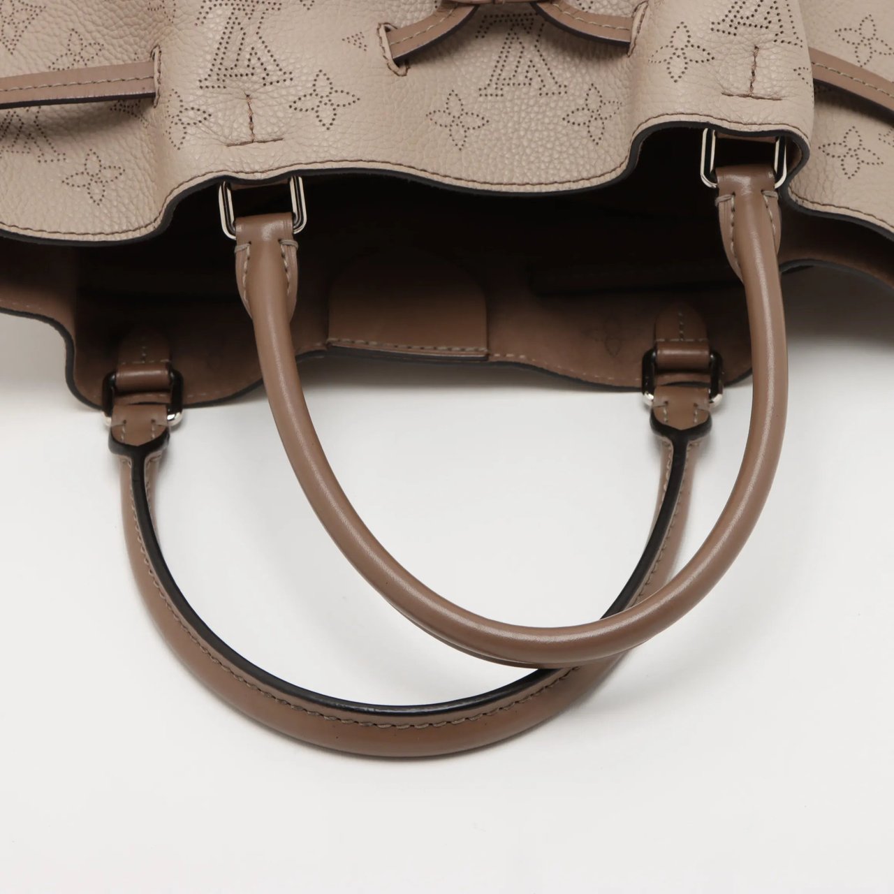 Louis Vuitton Hina Handbag Mahina Leather PM Beige