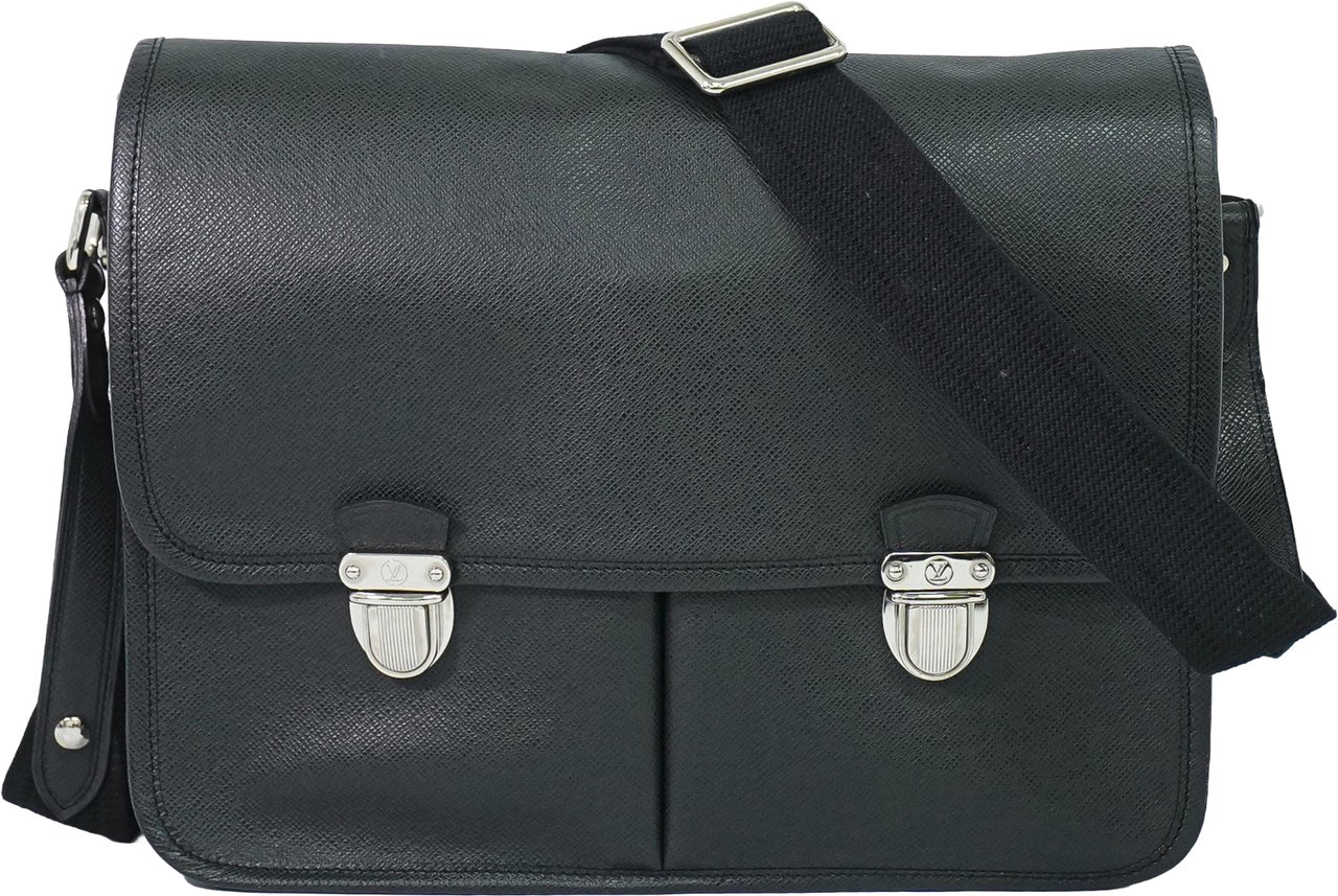 Louis Vuitton Alexei Messenger Taiga Leather Zwart