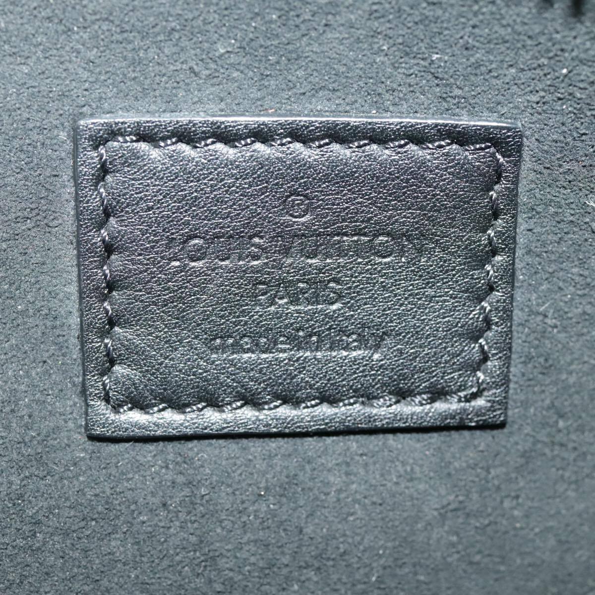 Louis Vuitton Disk pouch Leather Zwart