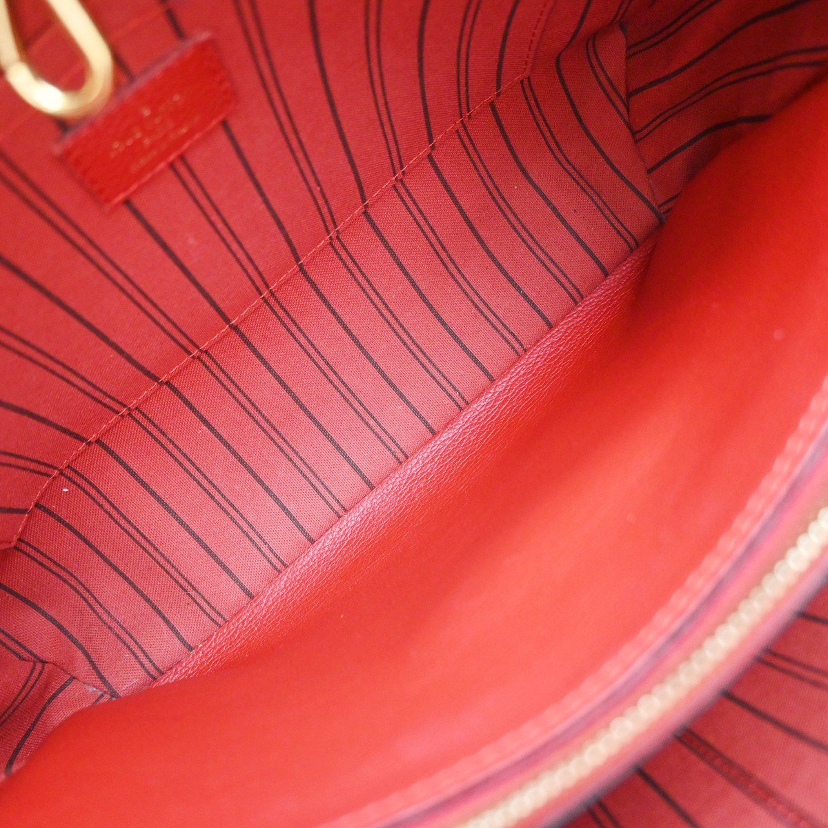 Louis Vuitton Montaigne Handbag Monogram Empreinte Leather MM Rood