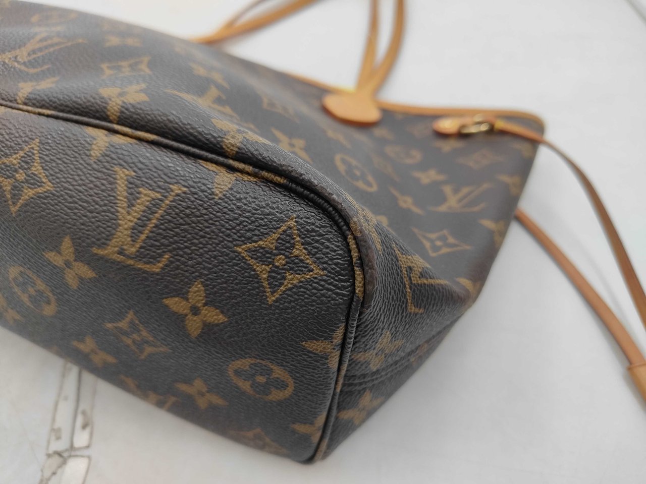 Louis Vuitton Neverfull Tote Monogram Canvas MM Bruin