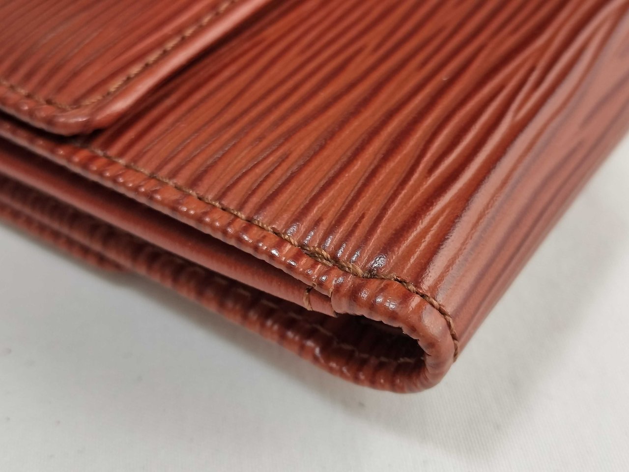 Louis Vuitton Louis Vuitton Trifold Card Holder Epi Rood