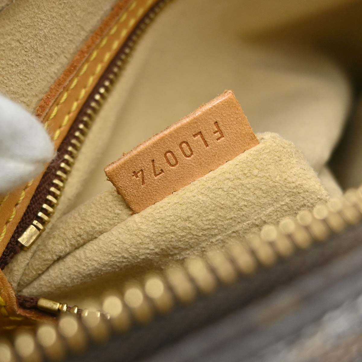 Louis Vuitton Louis Vuitton Monogram Looping Handbag Monogram Canvas MM Bruin