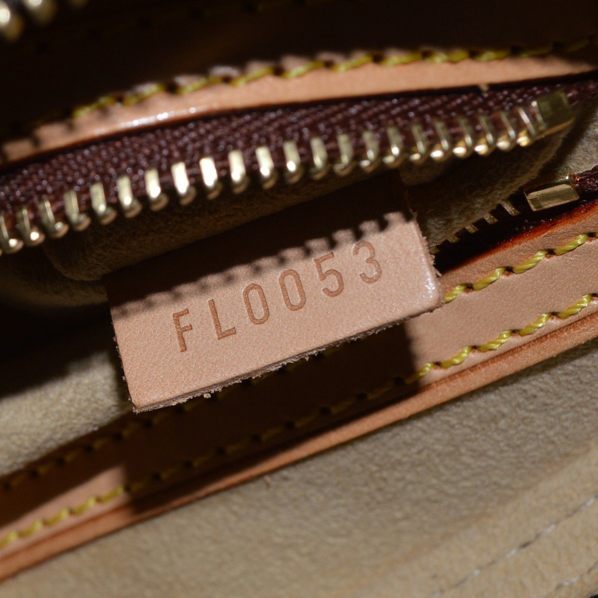 Louis Vuitton Monogram Looping Monogram Canvas MM Bruin