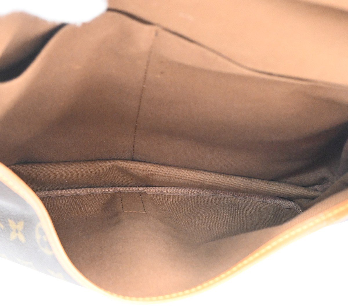 Louis Vuitton Saumur Handbag Monogram Canvas Bruin
