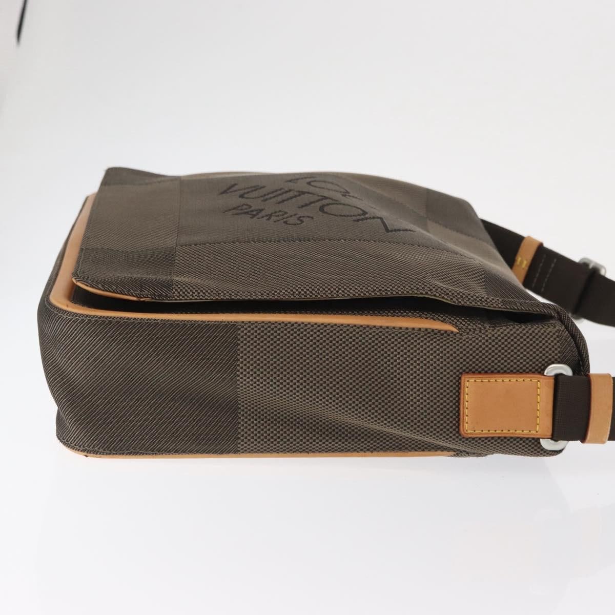 Louis Vuitton Louis Vuitton Terre Messenger Bag Damier Geant Canvas Bruin