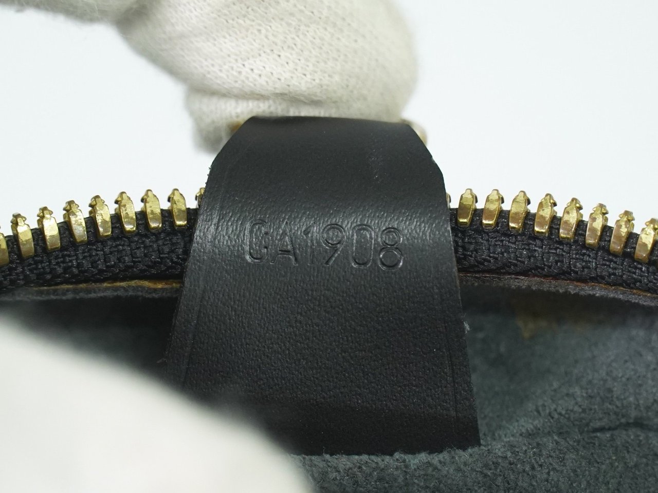 Louis Vuitton Voltaire Epi leather Zwart