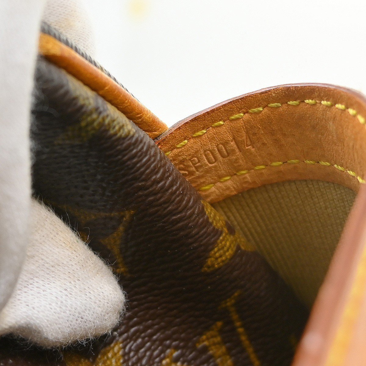 Louis Vuitton Reporter Monogram Canvas Bruin