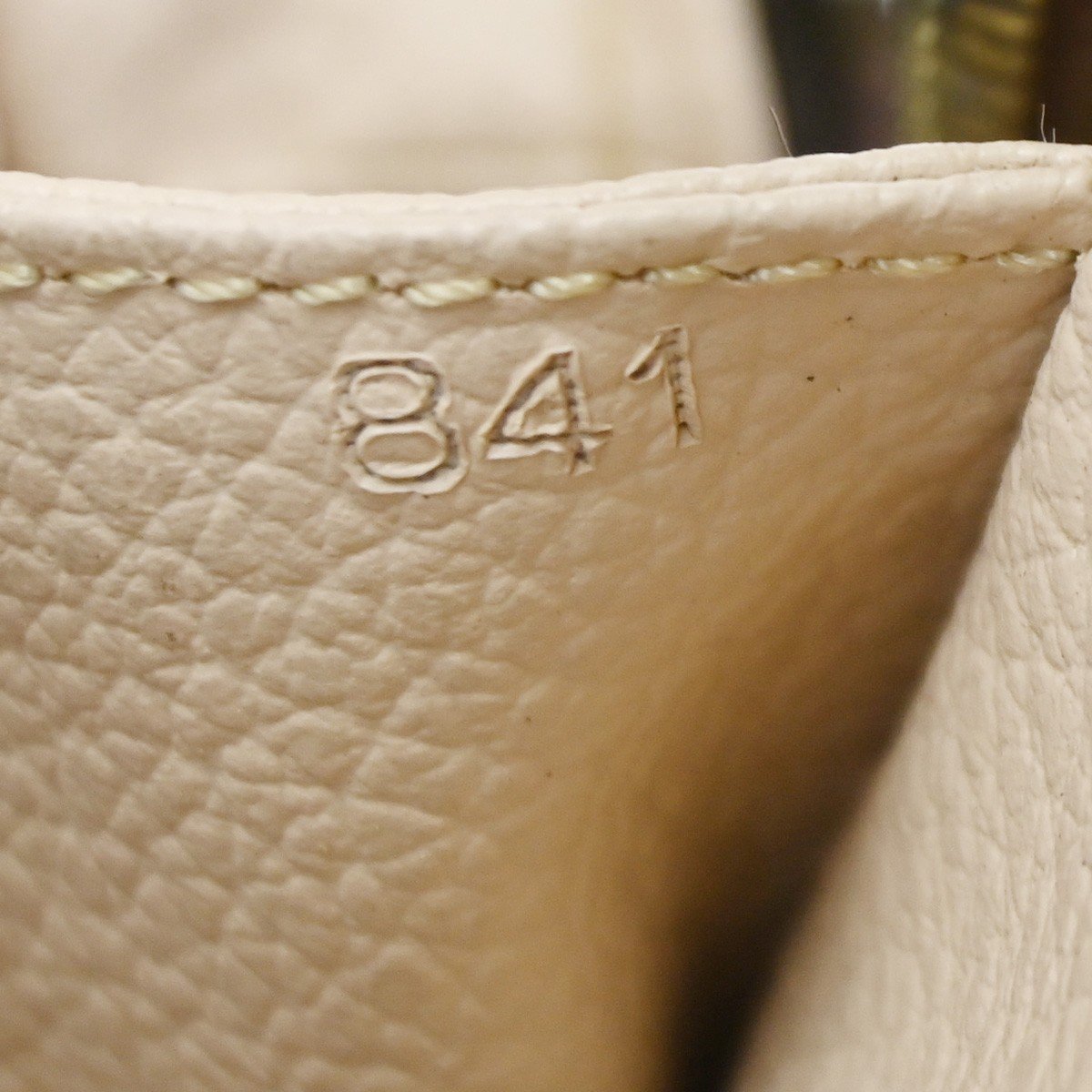 Louis Vuitton Toiletry Pouch Monogram Canvas 23 Bruin
