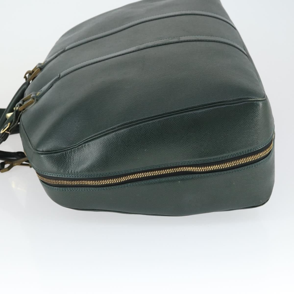 Louis Vuitton Louis Vuitton Helanga Bag Taiga Leather 1 Poche Groen