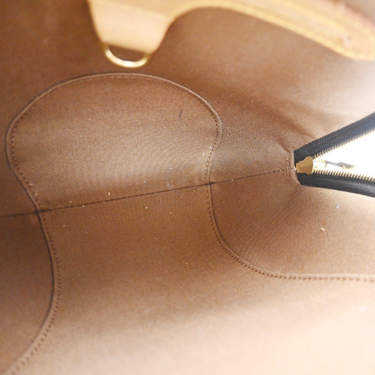 Louis Vuitton Ellipse Monogram Canvas Bruin