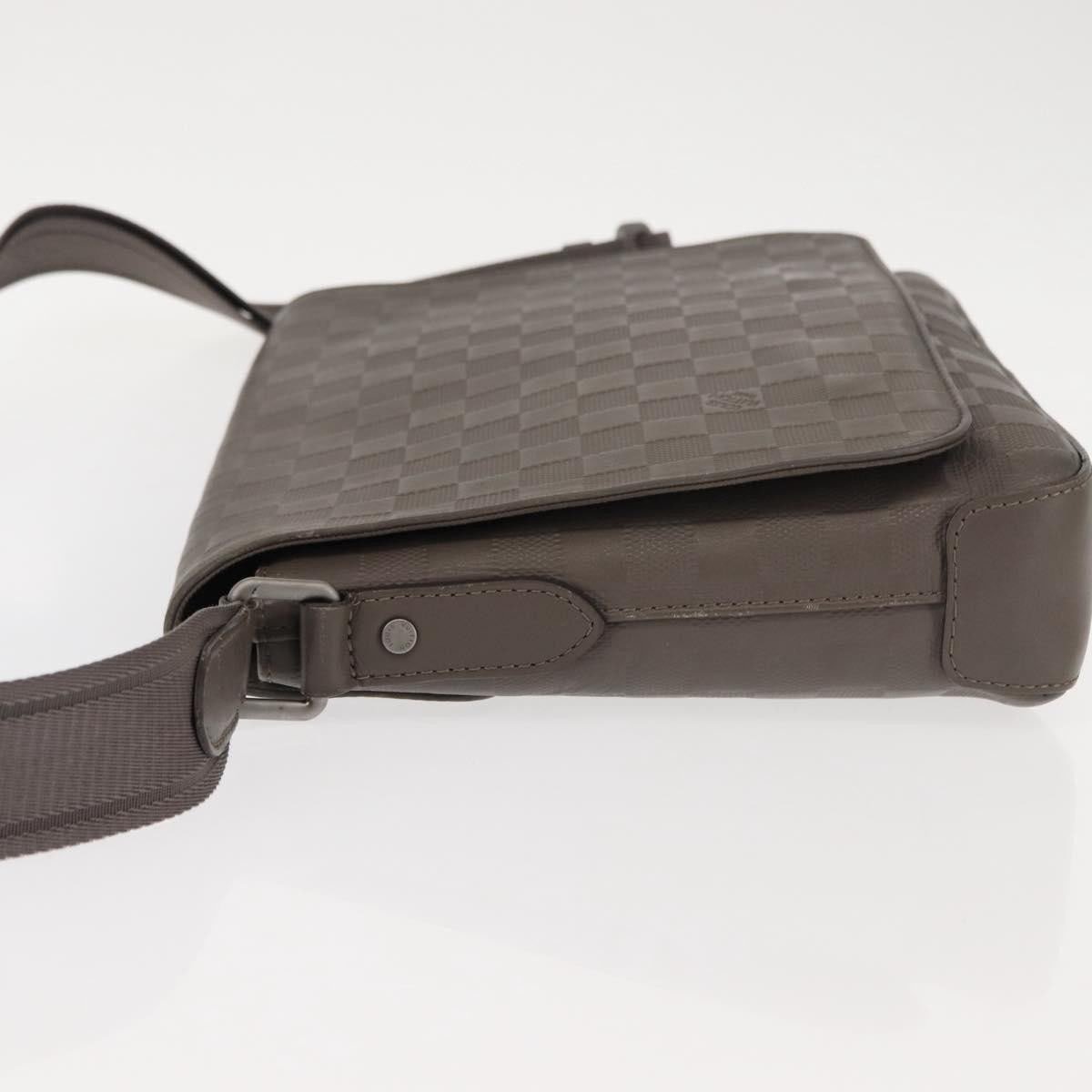Louis Vuitton Louis Vuitton District Messenger Bag Damier Infini Leather PM Grijs