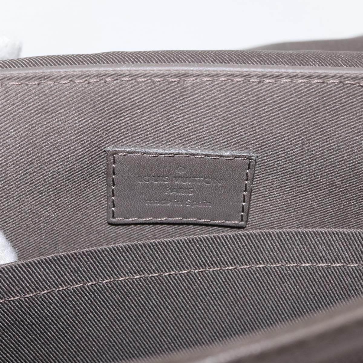 Louis Vuitton District Messenger Damier Infini Leather PM Grijs
