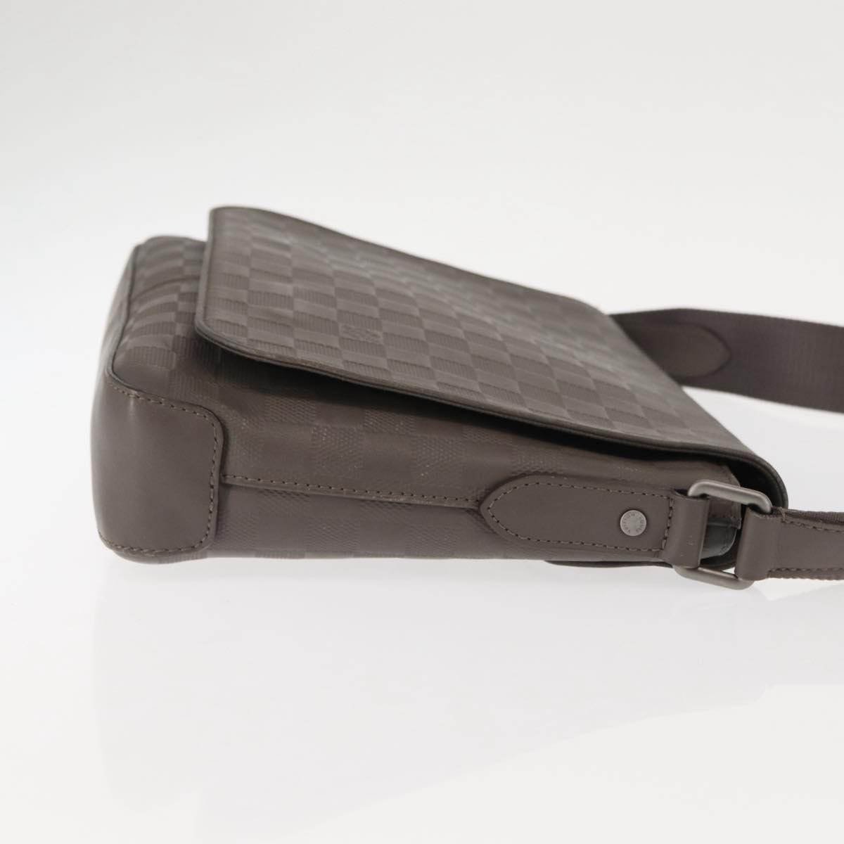 Louis Vuitton District Messenger Damier Infini Leather PM Grijs