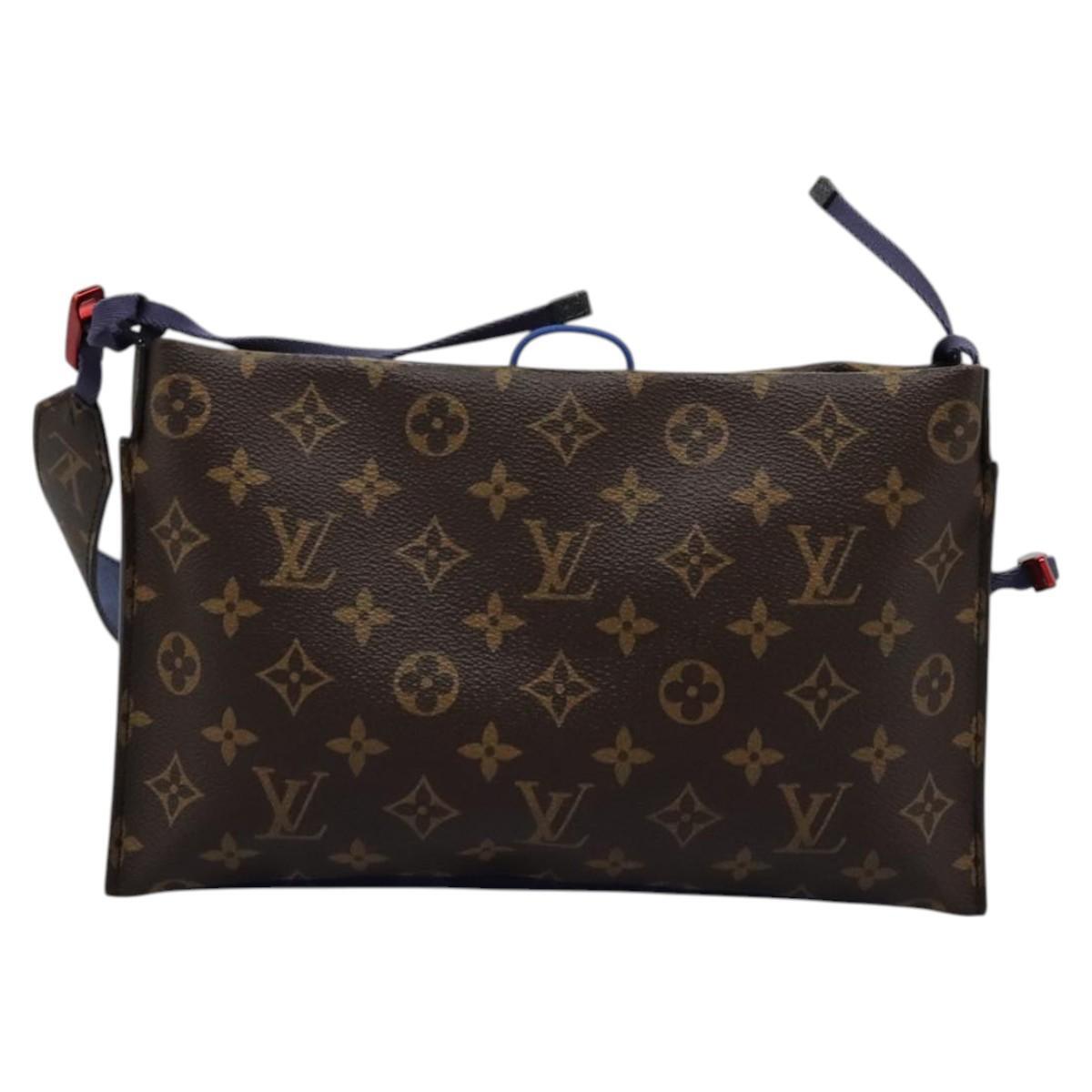 Louis Vuitton Louis Vuitton Outdoor Pouch Limited Edition Monogram Pacific Canvas Medium Blauw