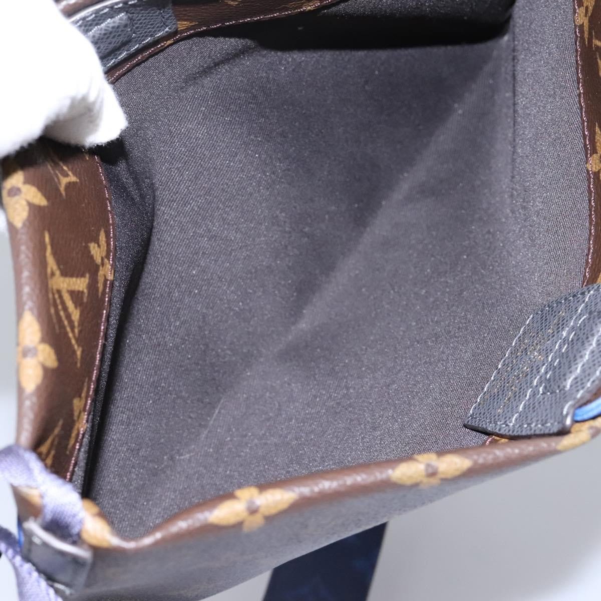 Louis Vuitton Outdoor Pouch Limited Edition Monogram Pacific Canvas Medium Blauw