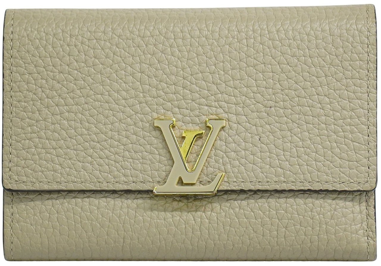 Louis Vuitton Louis Vuitton Capucines Compact wallet Leather Beige