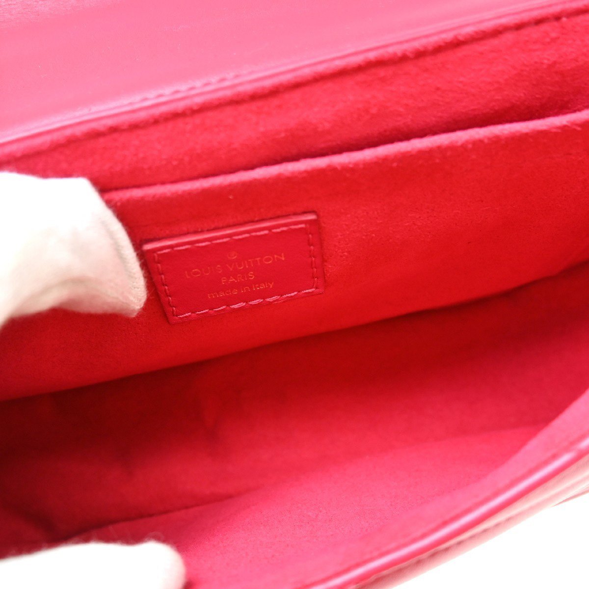 Louis Vuitton New Wave Quilted Leather MM Roze