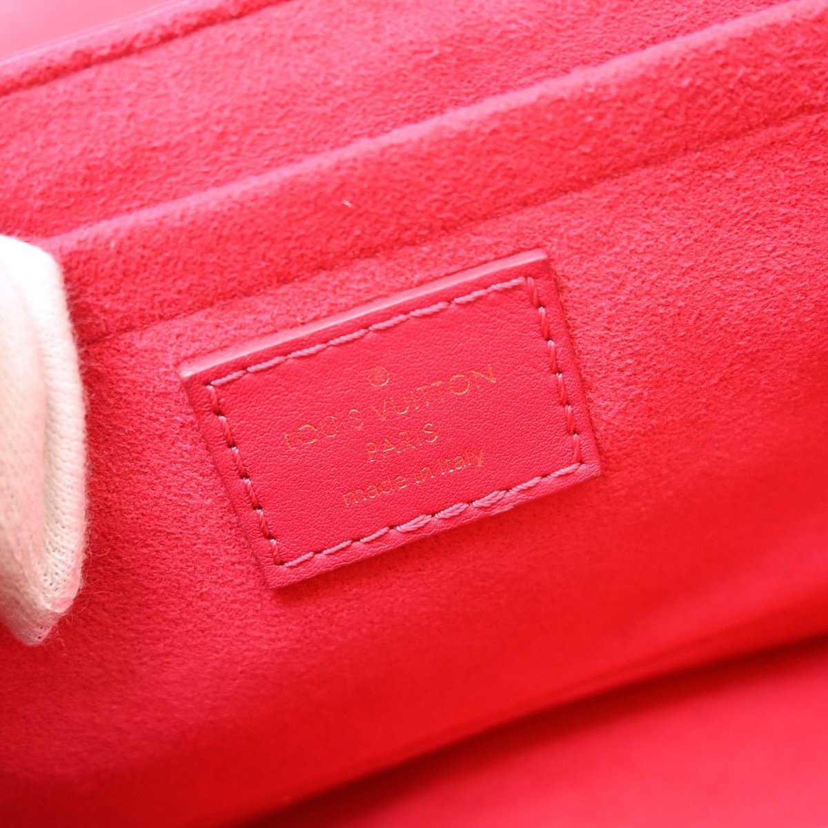 Louis Vuitton New Wave Quilted Leather MM Roze
