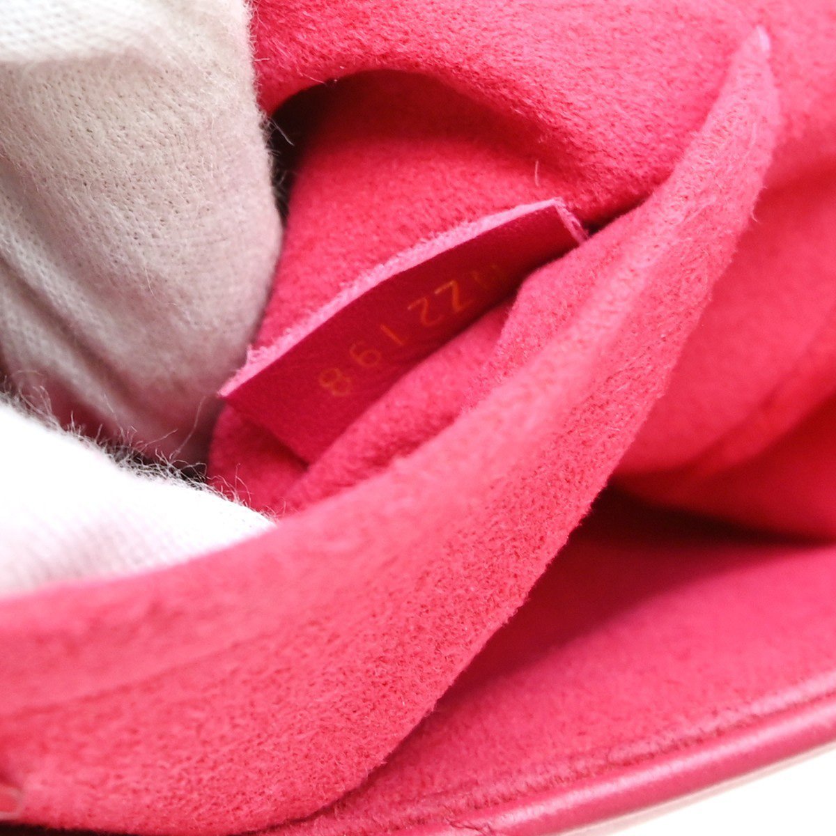 Louis Vuitton New Wave Quilted Leather MM Roze