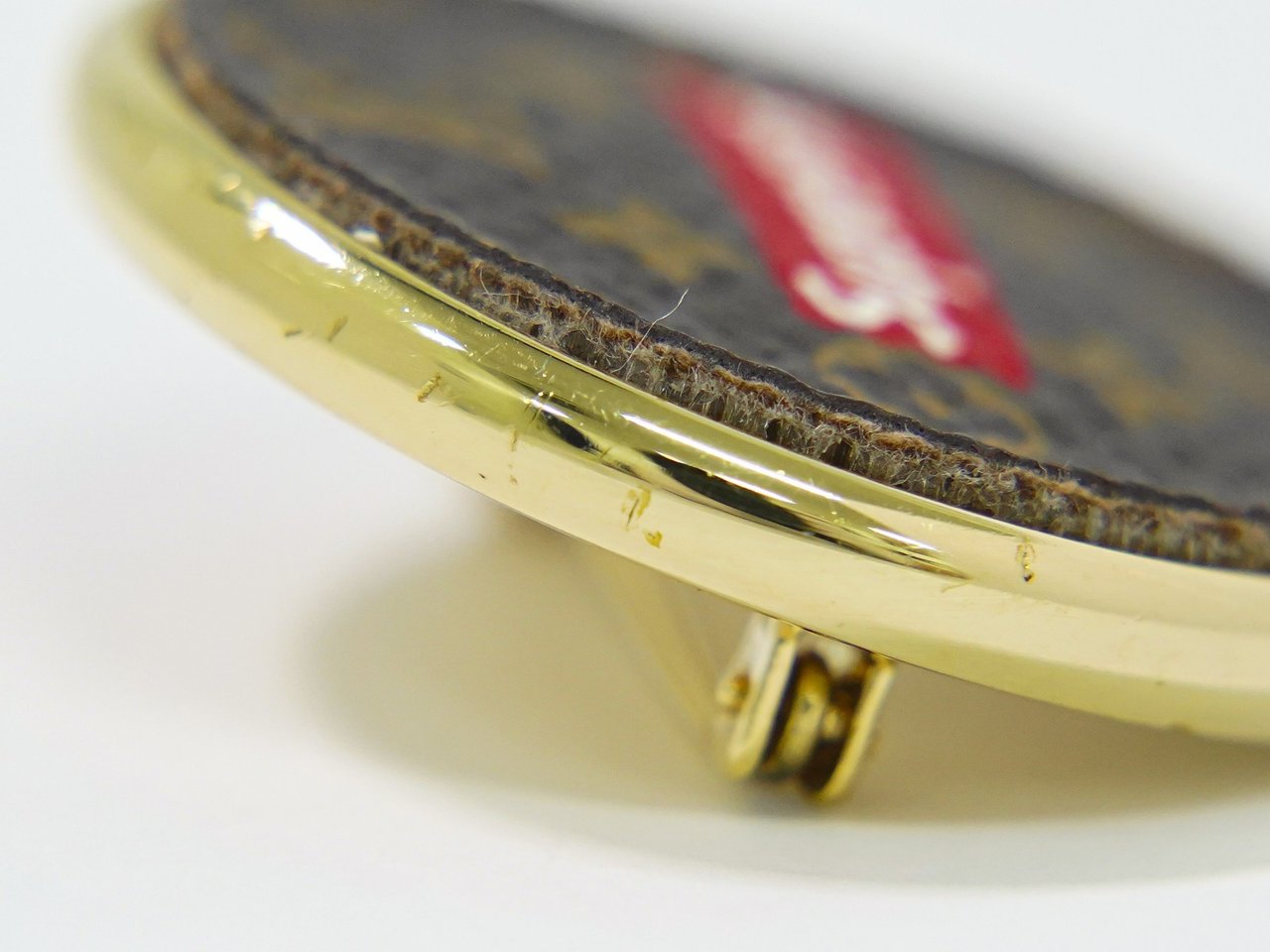 Louis Vuitton Louis Vuitton Single LV Snowflake Pin Metal Bruin