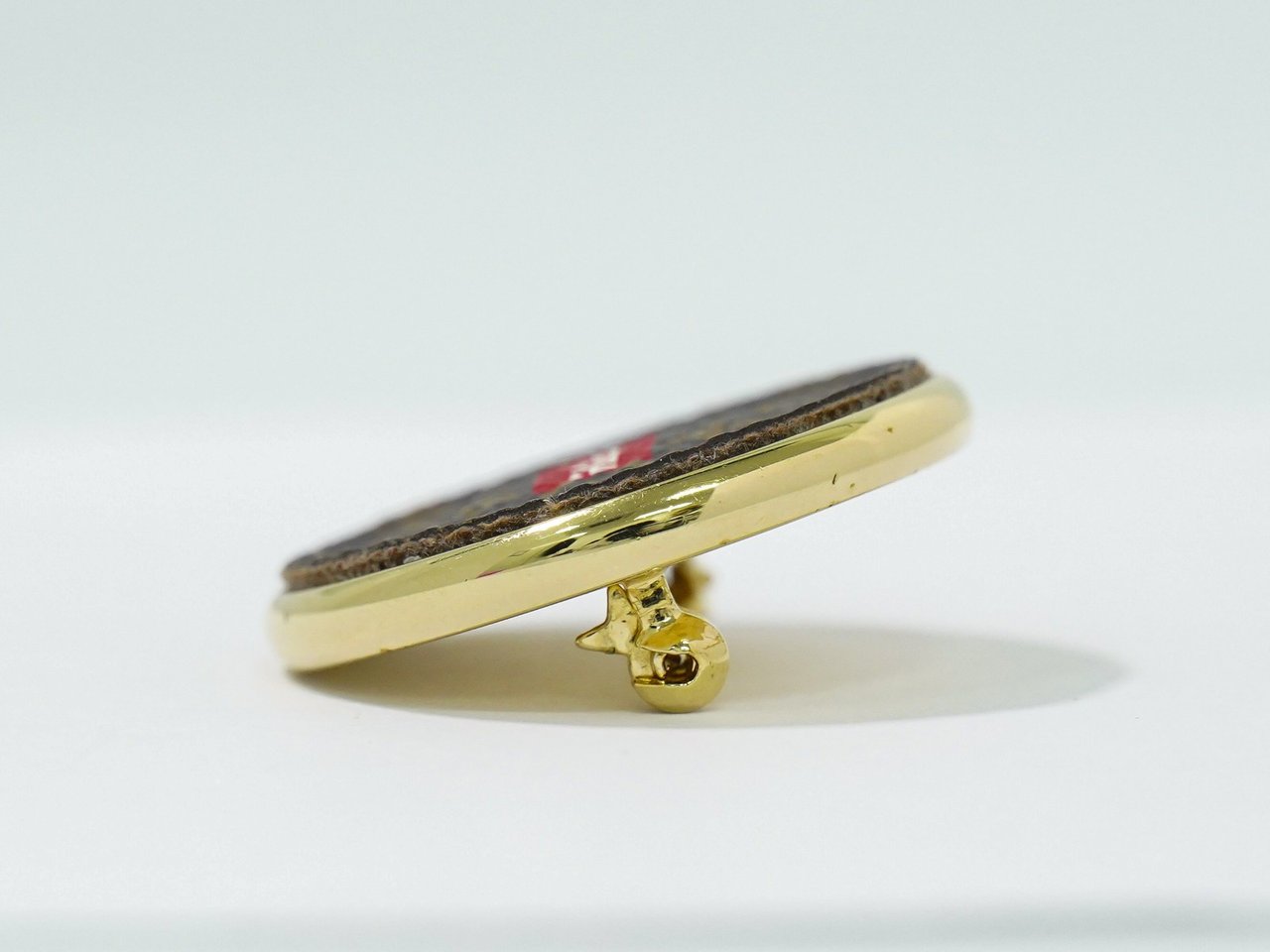 Louis Vuitton Louis Vuitton Single LV Snowflake Pin Metal Bruin