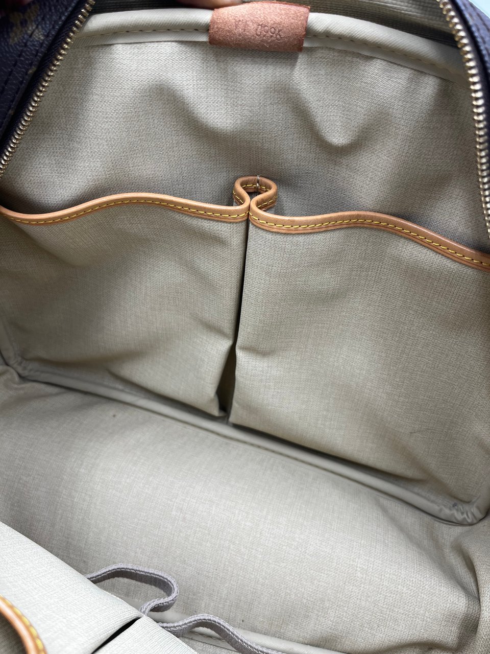 Louis Vuitton Deauville Monogram Canvas 34 Bruin