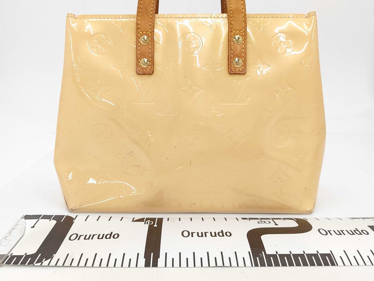 Louis Vuitton Reade Monogram Vernis PM Beige