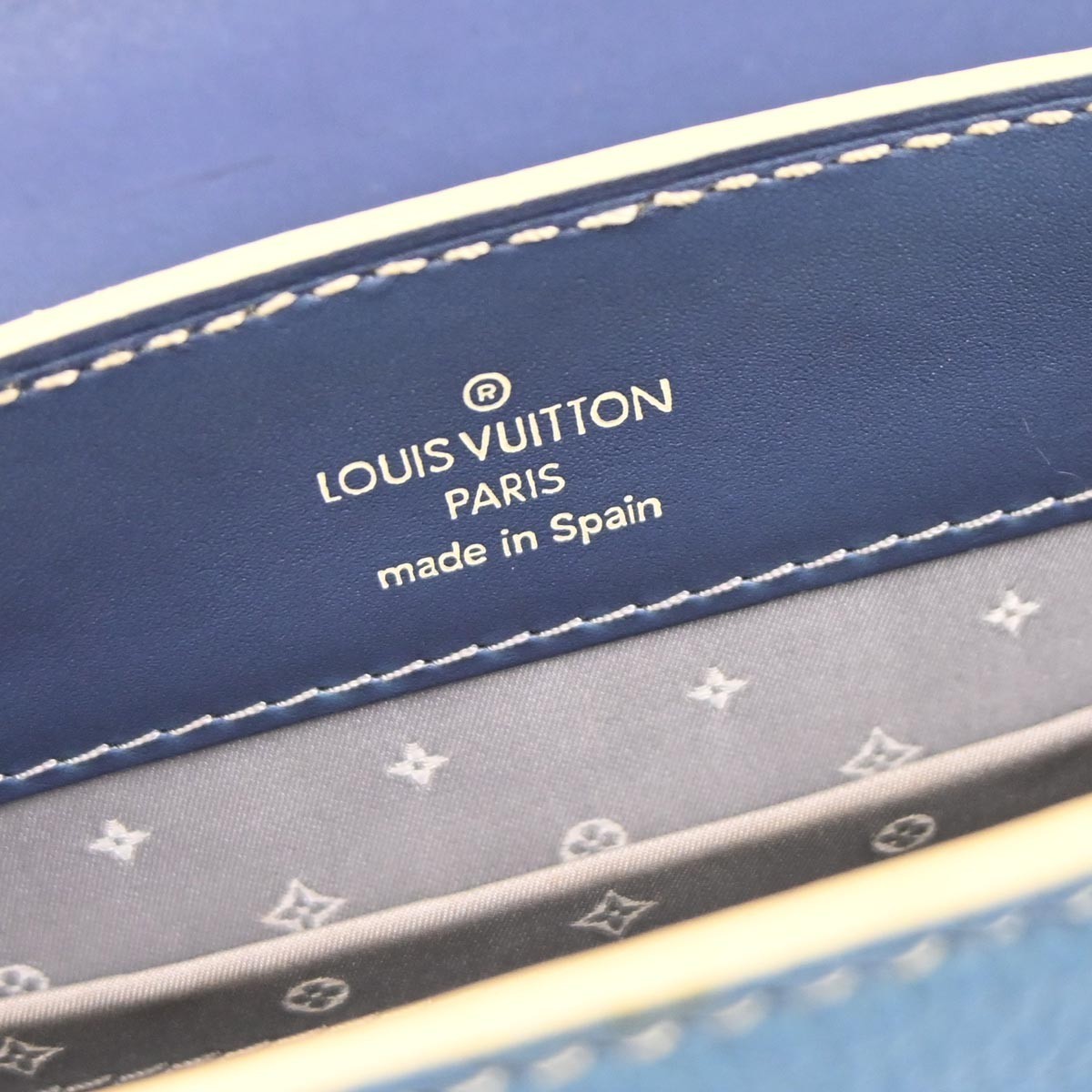 Louis Vuitton Louis Vuitton Suhali Le Talentueux Handbag Leather Blauw