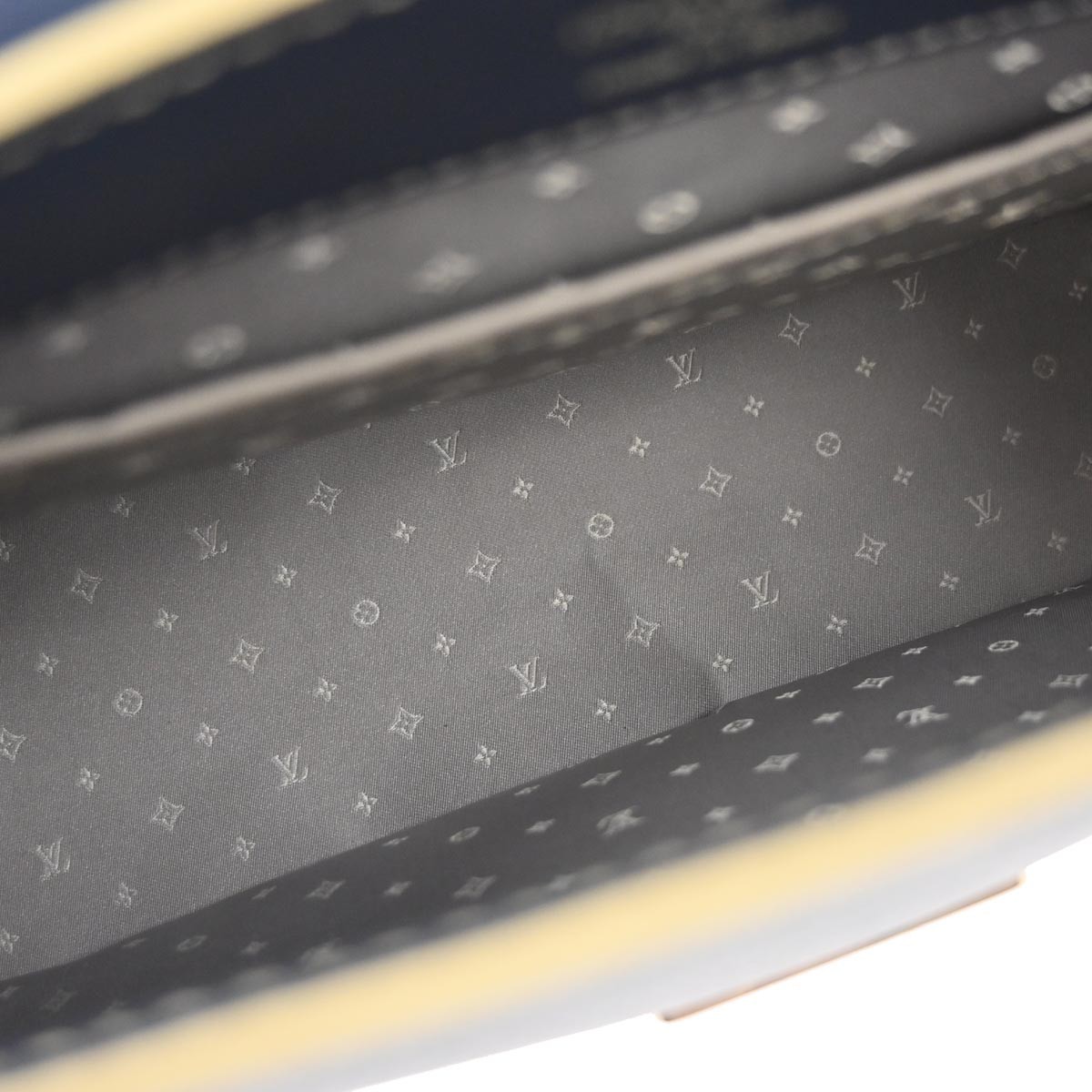 Louis Vuitton Louis Vuitton Suhali Le Talentueux Handbag Leather Blauw