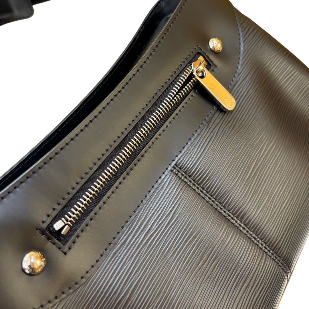 Louis Vuitton Nocturne Epi Leather PM Zwart