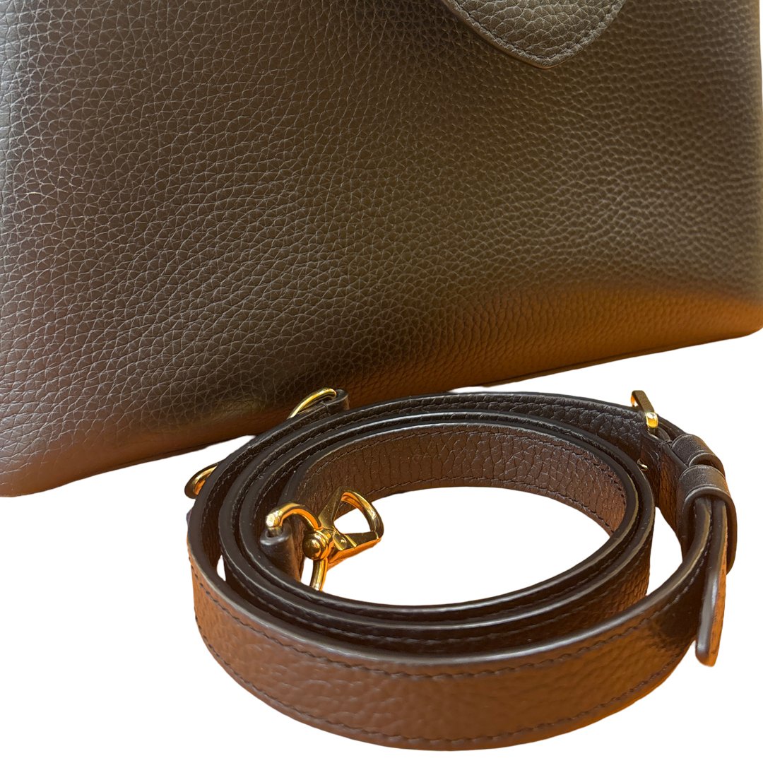 Louis Vuitton Capucines Leather MM Zwart