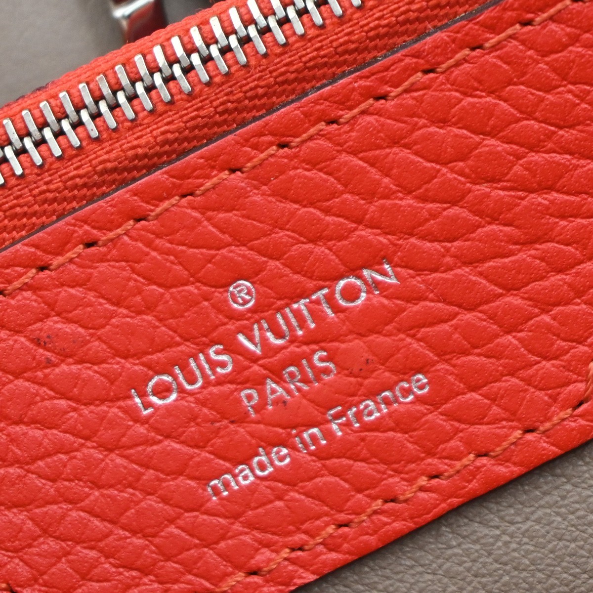 Louis Vuitton Louis Vuitton Capucines Bag Leather MM Rood