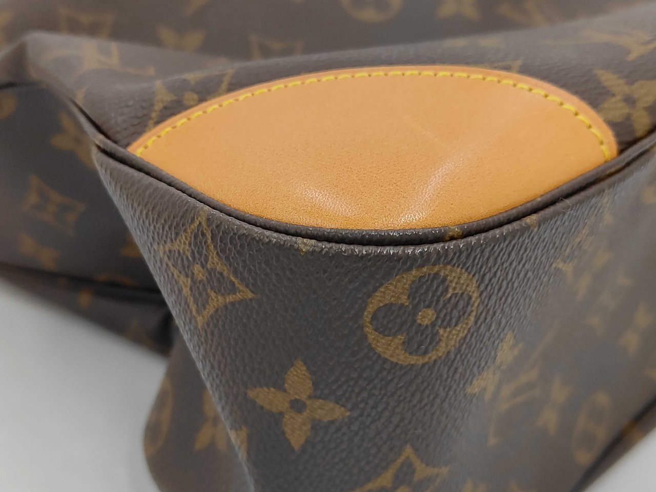 Louis Vuitton Boulogne Monogram Canvas 35 Bruin