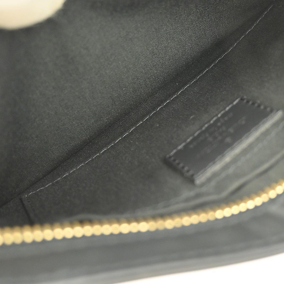 Louis Vuitton Louis Vuitton Sarvanga Handbag Epi Leather Zwart