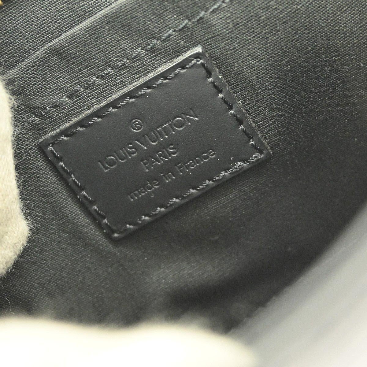 Louis Vuitton Louis Vuitton Sarvanga Handbag Epi Leather Zwart