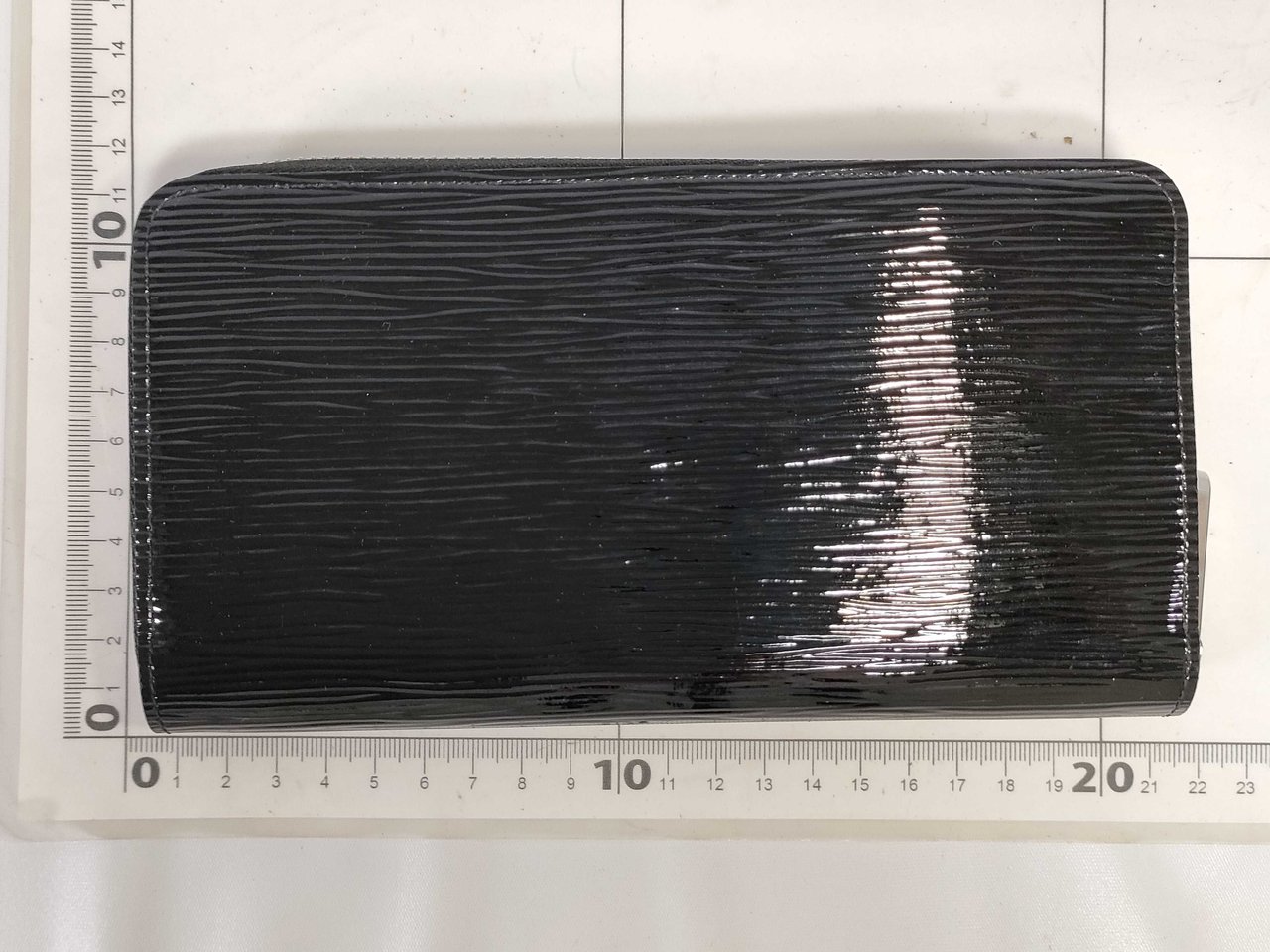 Louis Vuitton Louis Vuitton Zippy Organizer Electric Epi Leather Zwart