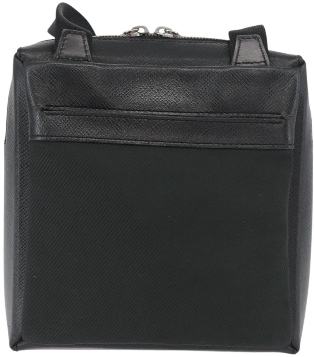 Louis Vuitton Louis Vuitton Sayan Messenger Bag Taiga Leather and Canvas Zwart