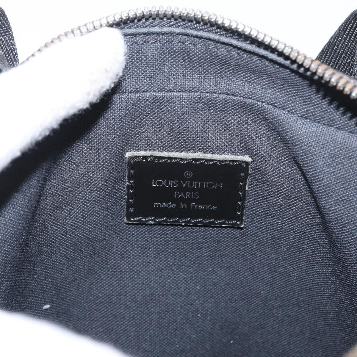 Louis Vuitton Louis Vuitton Sayan Messenger Bag Taiga Leather and Canvas Zwart