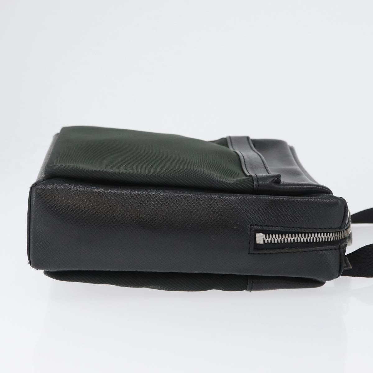 Louis Vuitton Louis Vuitton Sayan Messenger Bag Taiga Leather and Canvas Zwart