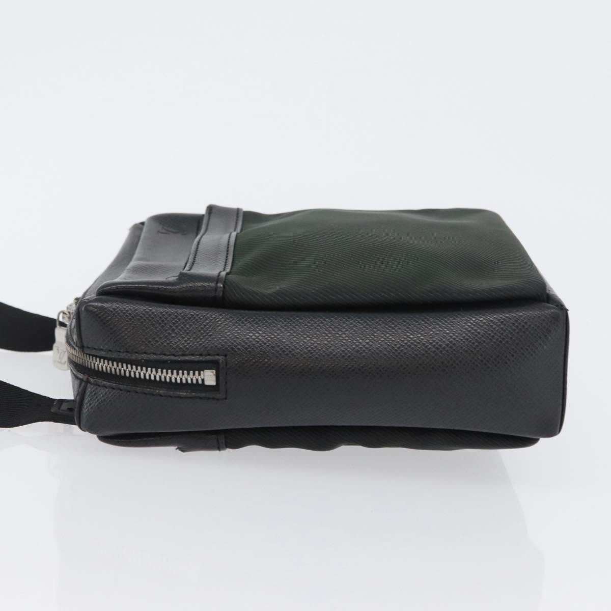 Louis Vuitton Louis Vuitton Sayan Messenger Bag Taiga Leather and Canvas Zwart