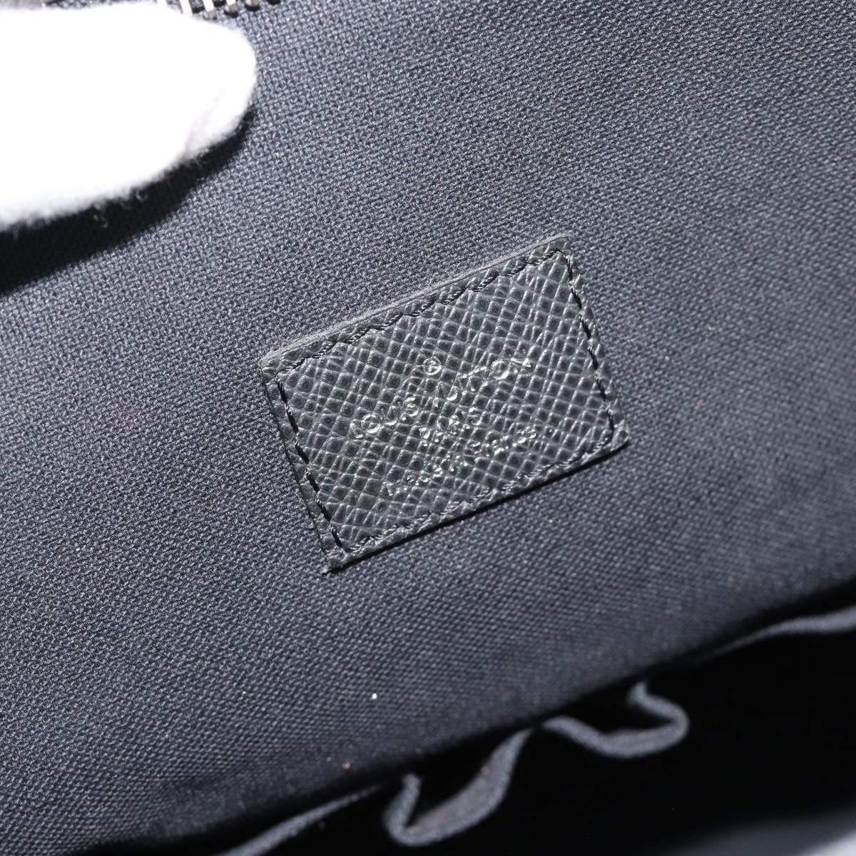 Louis Vuitton Sasha Taiga Leather Grijs