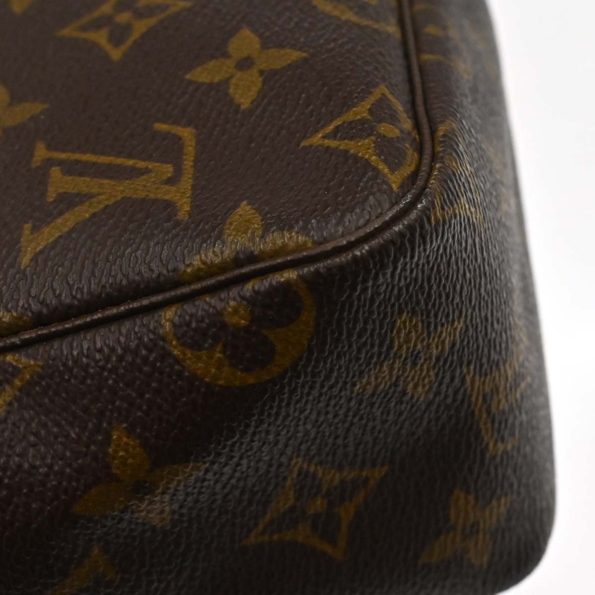 Louis Vuitton Trousse Toiletry Pouch Monogram Canvas 28 Bruin